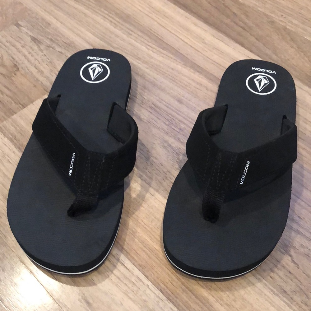 Boys Volcom flips lips
